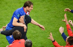 Nikica Jelavic celebrates scoring against Ireland with coach Slaven Bilic